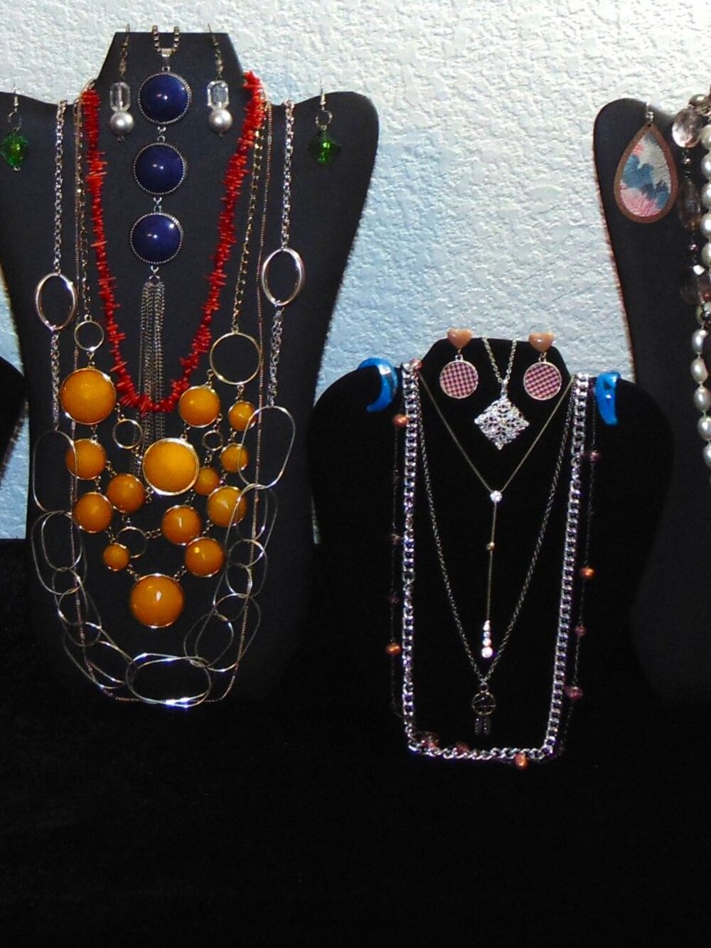 Vintage & Modern Assorted Jewelry lot- very nice!